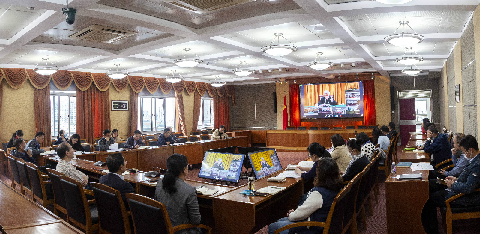 上海市高级技工学校组织收看学习党的十九届五中全会精神中央宣讲团报告会视频2020.11.17.jpg 上海市高级技工学校组织收看学习党的十九届五中全会精神中央宣讲团报告会视频2020.11.17.jpg