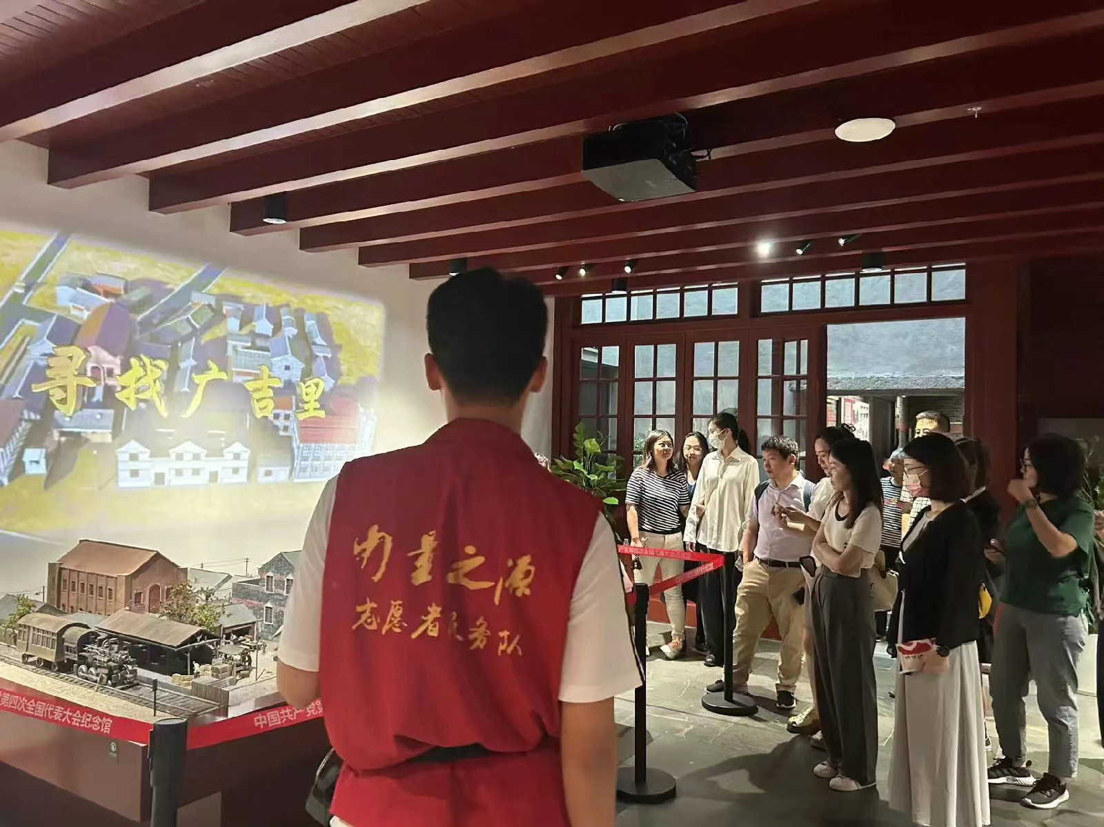 中共2.jpg