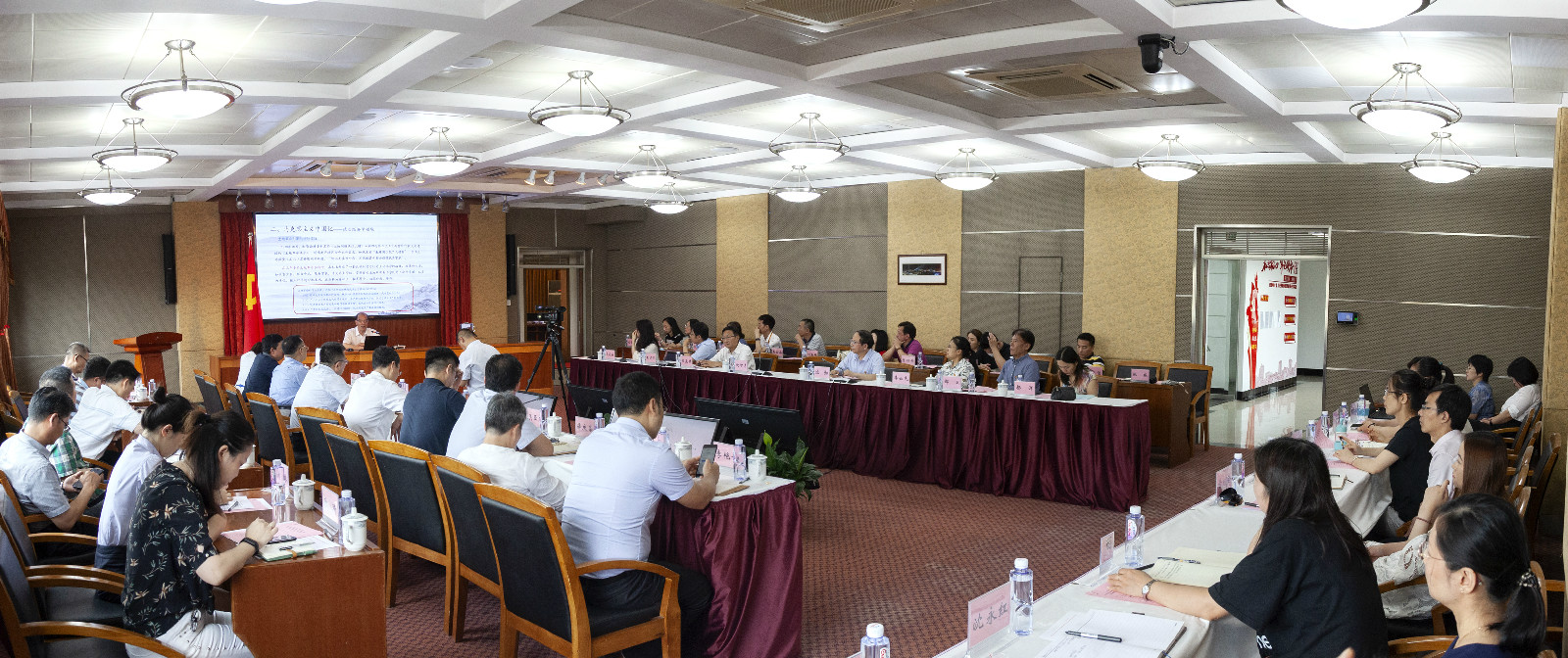 会场全景.jpg 会场全景.jpg