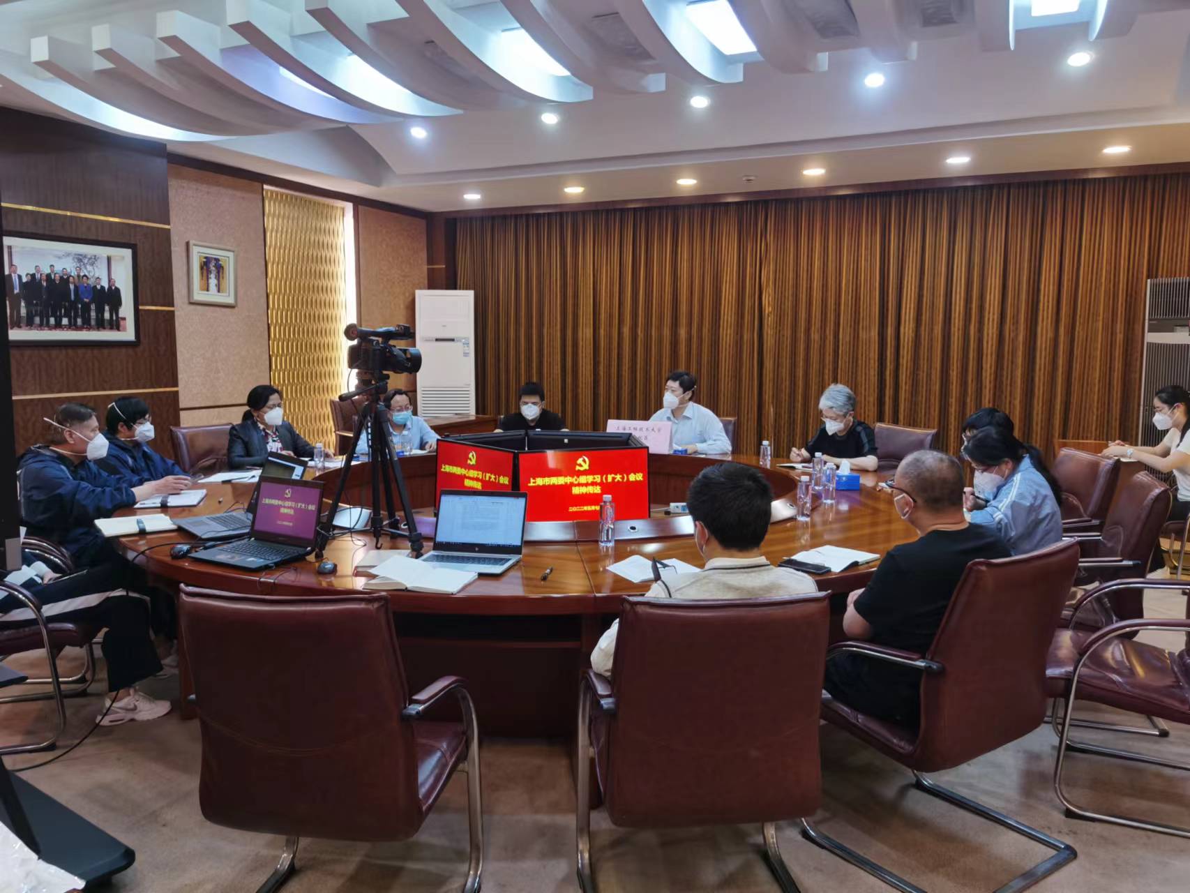 3李江开会.jpg